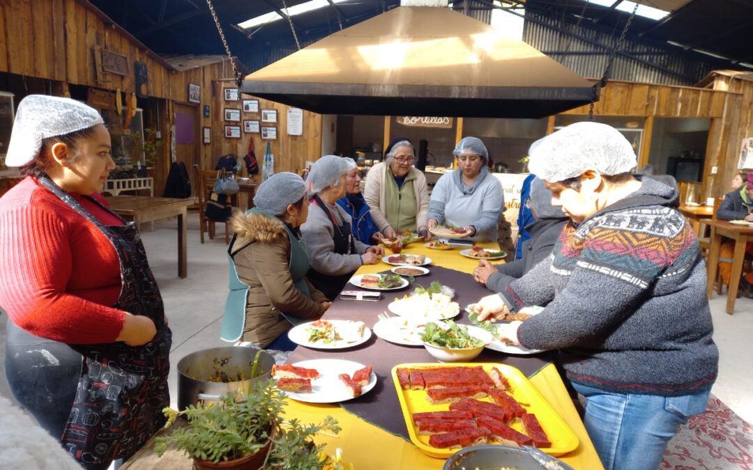 Curso básico de Artes Culinarias Costeras en Toltén refuerza el valor de los sistemas alimentarios locales