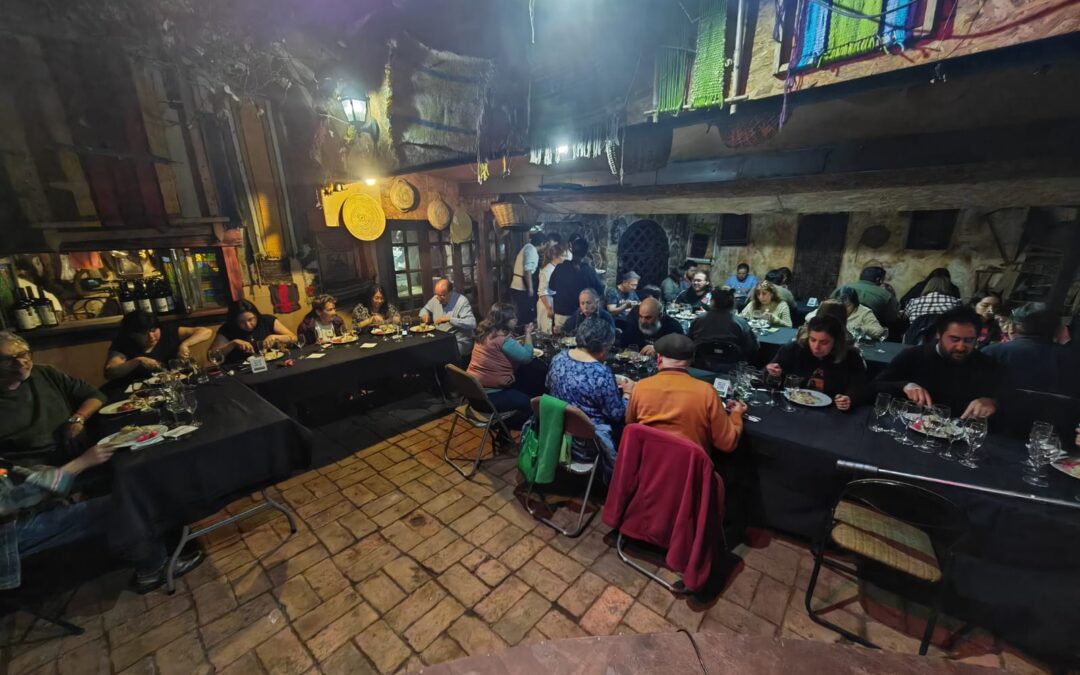 Tertulia Cultural “Vinos que dan que hablar” trae a la mesa el valor y abolengo de las cepas tradicionales del Valle del Itata